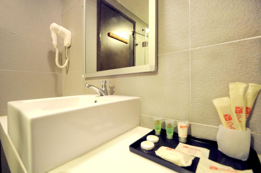 Koupelna v ubytování Celyn City Hotel