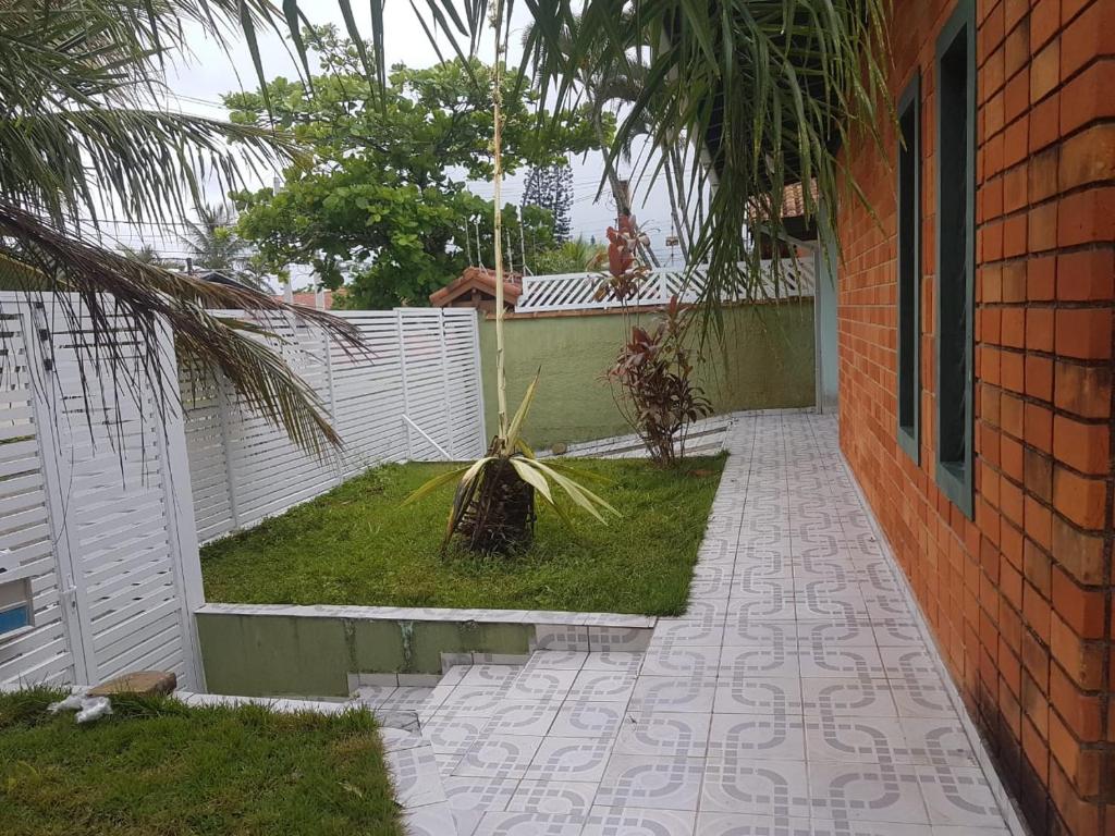  Casa a 200 metros da praia Peruíbe