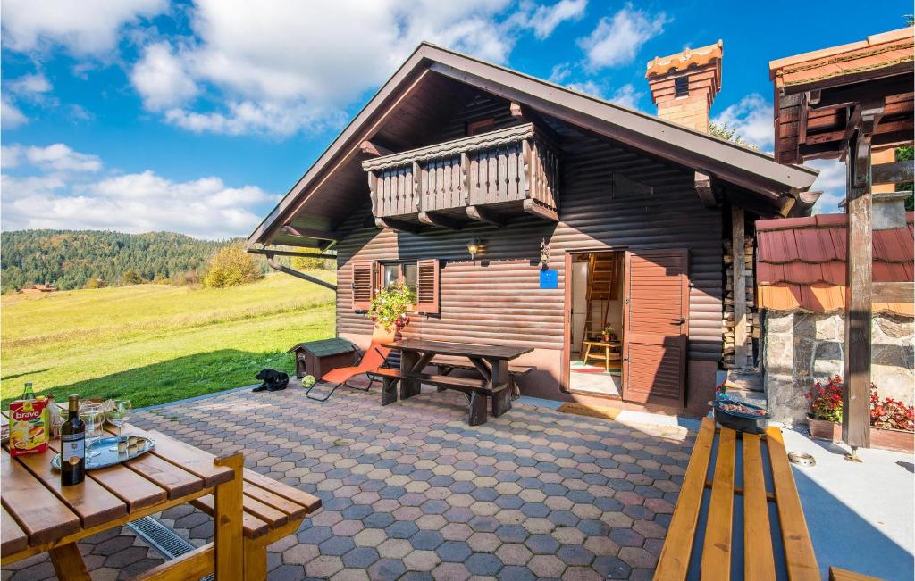 Nespecifikovaný výhled na hory nebo výhled na hory při pohledu z prázdninového domu