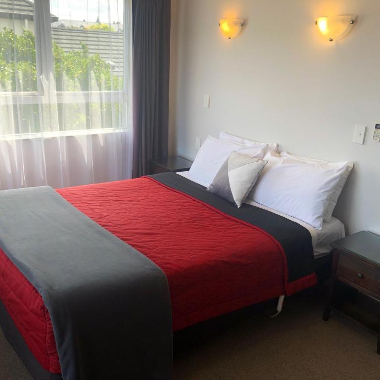 Postel nebo postele na pokoji v ubytování Absolute Lake View Motel