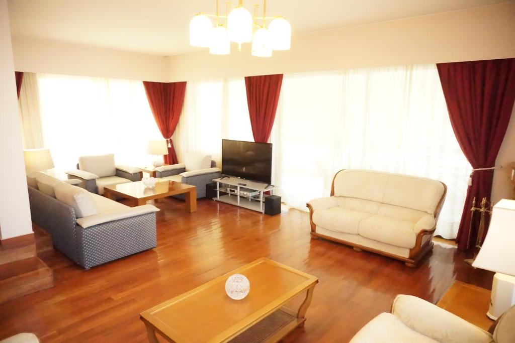Posedenie v ubytovaní Luxury Athenian Riviera Apartment 135 sqm at Voula