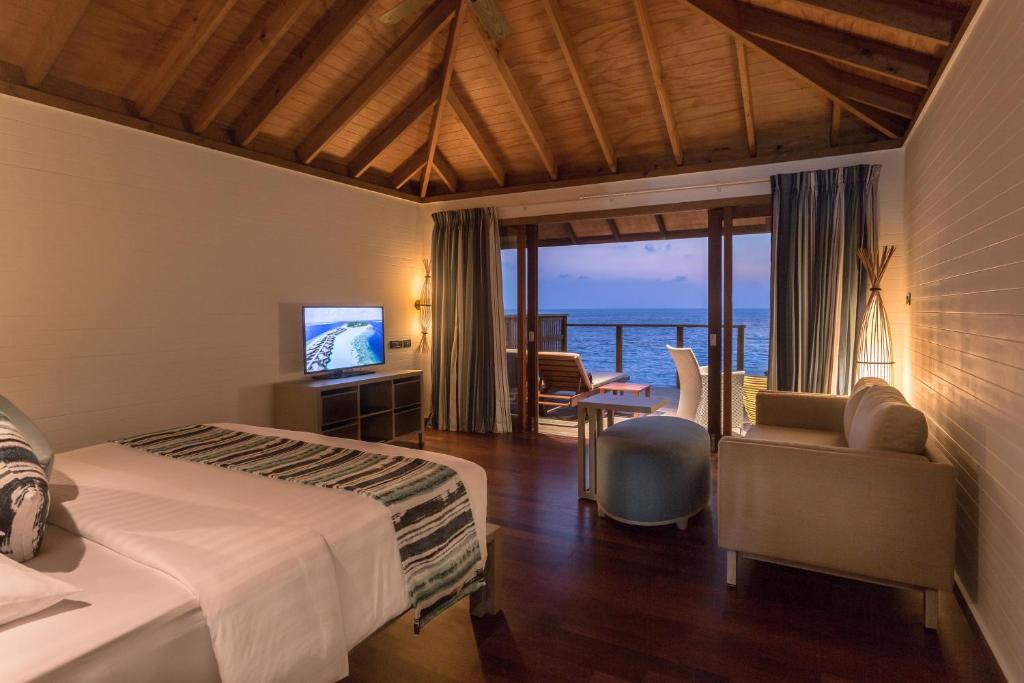 Postel nebo postele na pokoji v ubytování Vilamendhoo Island Resort & Spa