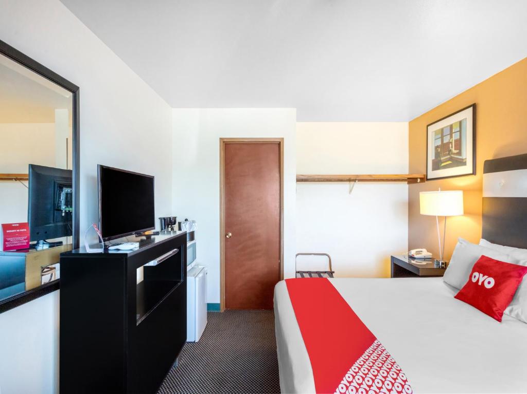 Ein Bett oder Betten in einem Zimmer der Unterkunft Arlington Motor Inn