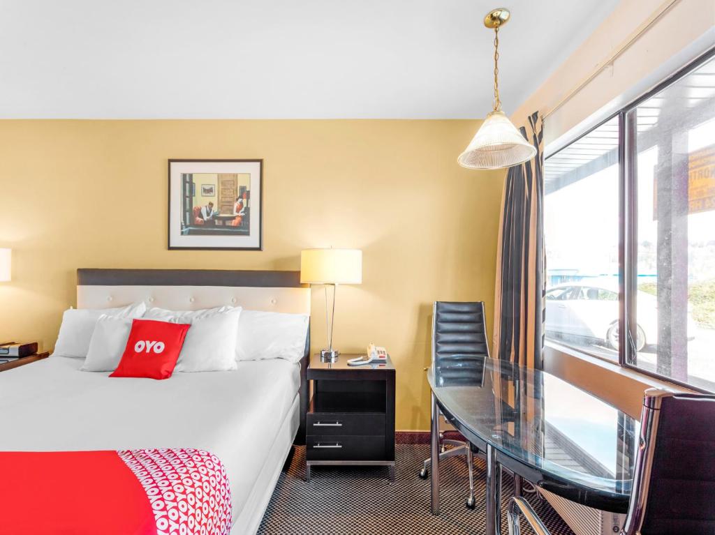 Ein Bett oder Betten in einem Zimmer der Unterkunft Arlington Motor Inn