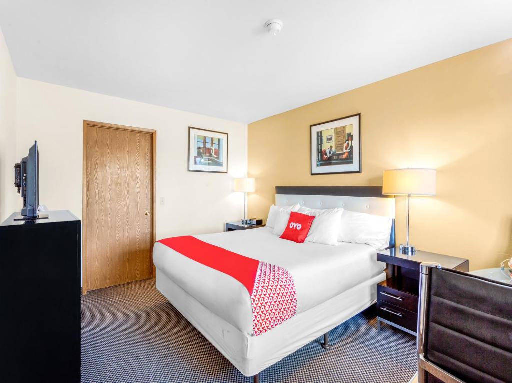 Ein Bett oder Betten in einem Zimmer der Unterkunft Arlington Motor Inn
