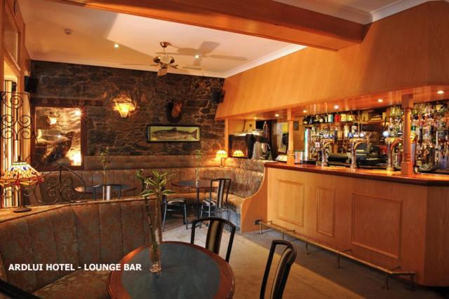 El lounge o bar de Ardlui Hotel