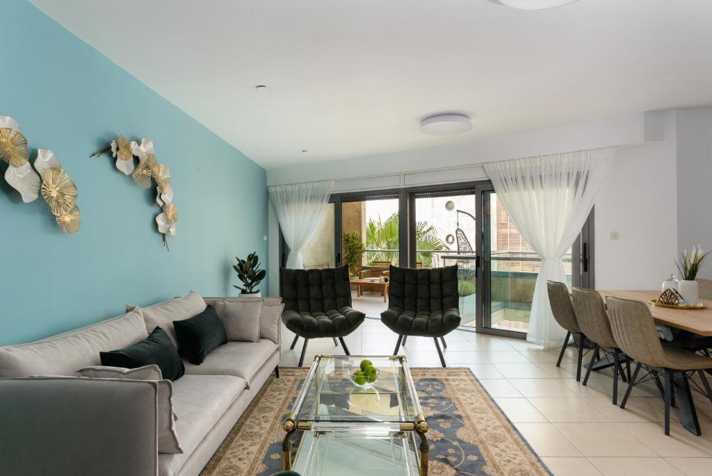 MR. Ambassador By Royal Rent, Tel Aviv (updated prices 2024)