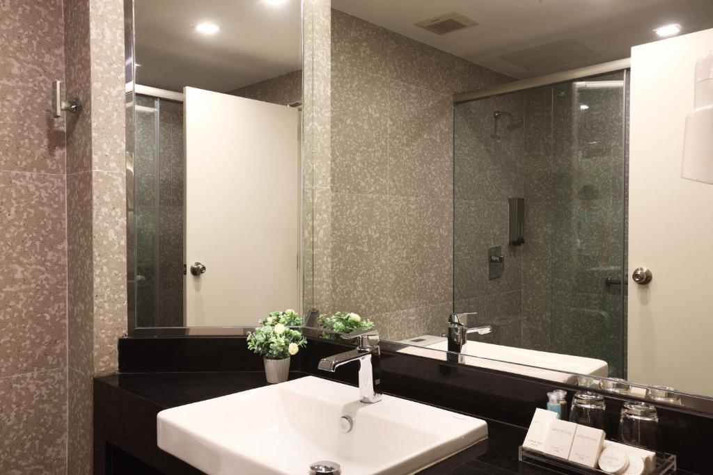 Lee Gardens Plaza Hotel - SHA Plus - Resim 12