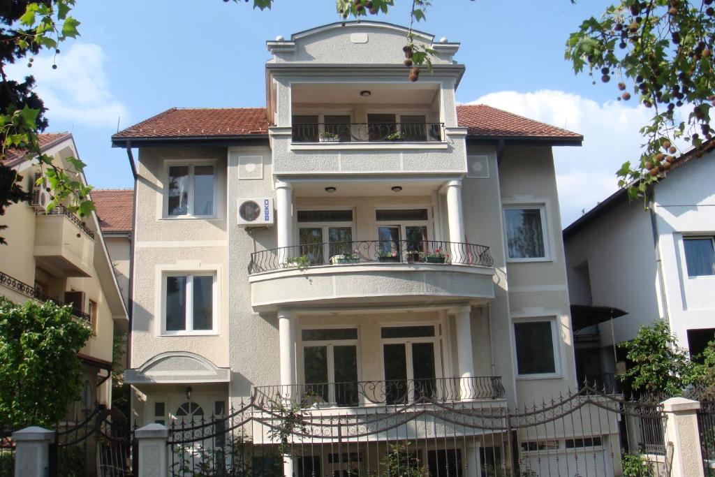 Vik House - Two-Bedroom Apartment