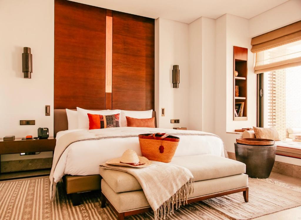 Letto o letti in una camera di Anantara Sahara-Tozeur Resort & Villas
