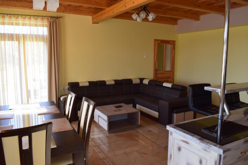 Istumisnurk majutusasutuses Elringat-lak Apartmanház