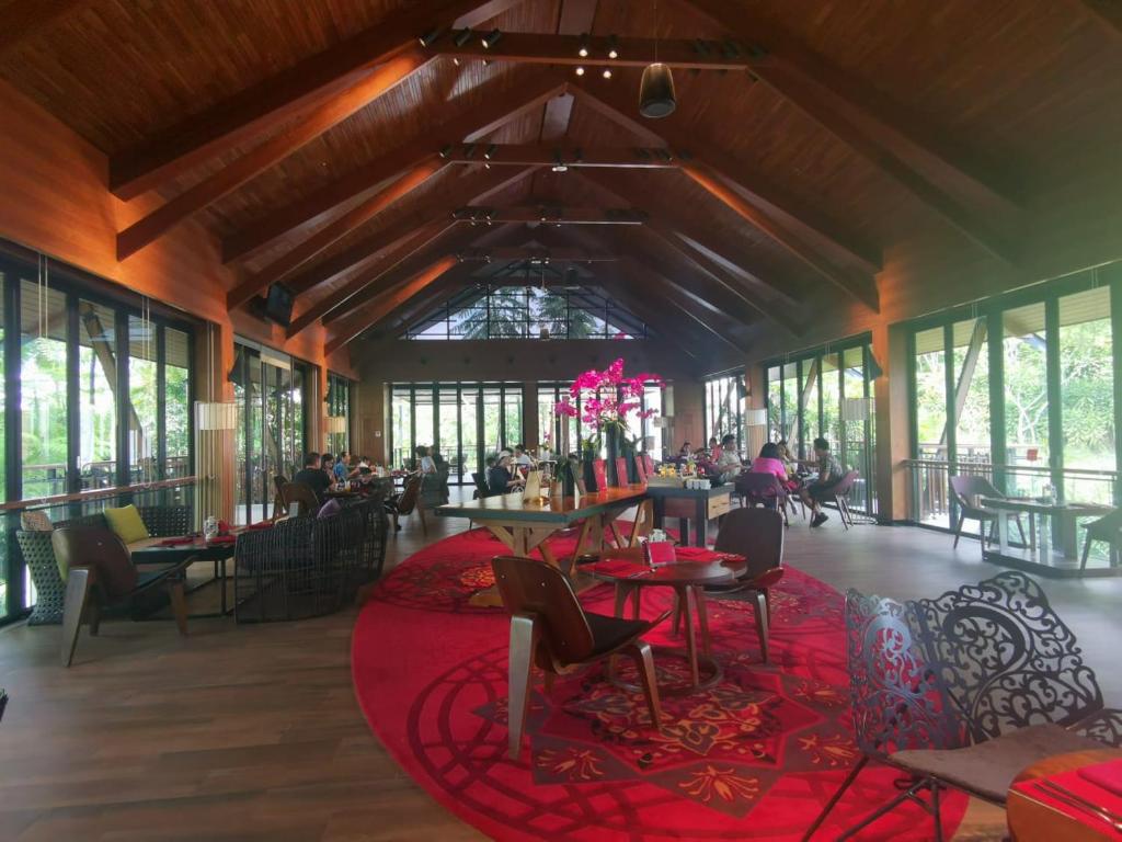 Restaurace v ubytování Vimala Hills Resort Cozy Villa Puncak Gadog Bogor