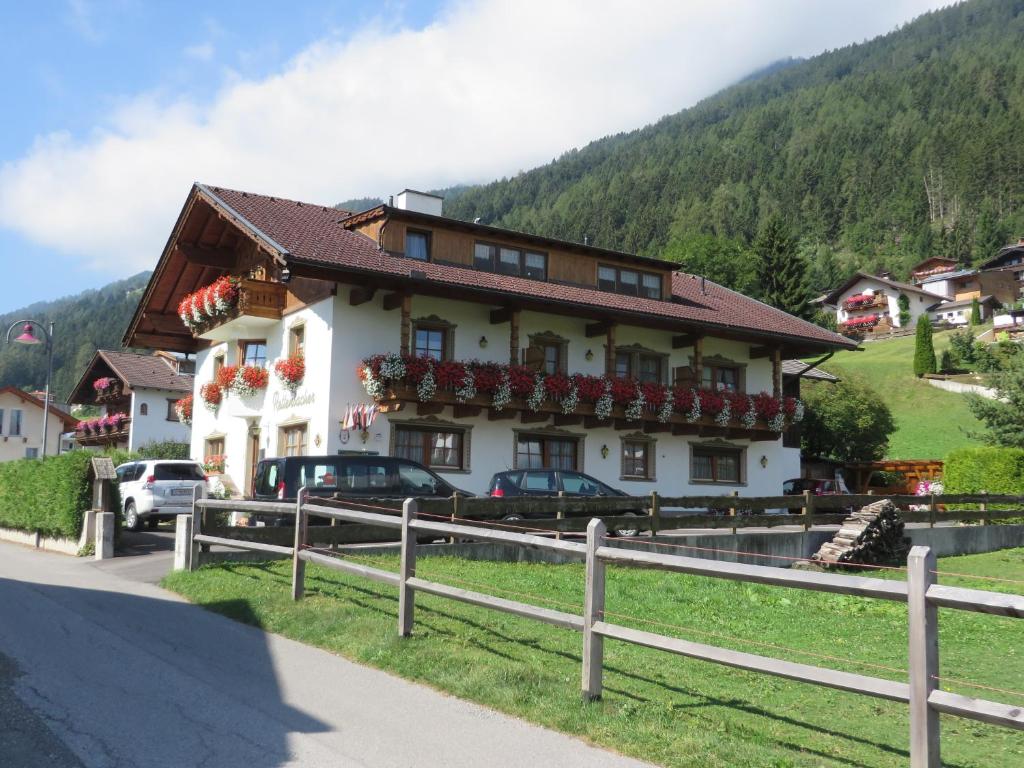 Fotografie z fotogalerie ubytování Gästehaus Rettenbacher v destinaci Fulpmes