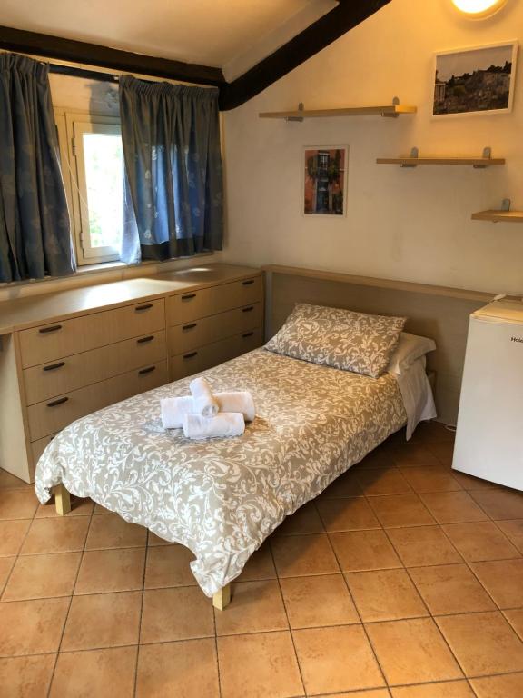 Domus Santa Caterina - Single Room With Private External Bathroom