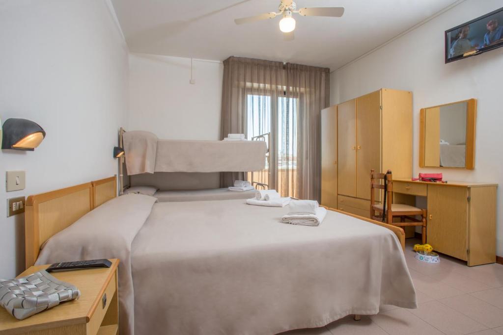Postel nebo postele na pokoji v ubytování Hotel Maioli - Colazione XXL fino alle 12