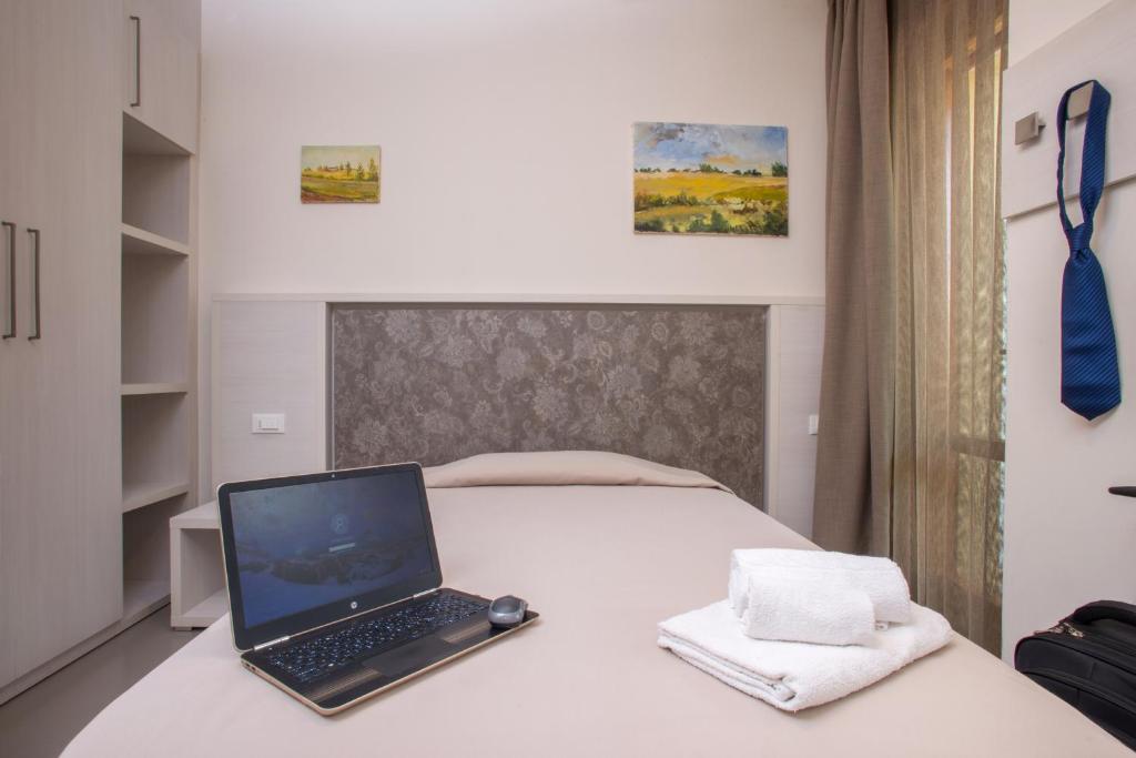 Postel nebo postele na pokoji v ubytování Hotel Maioli - Colazione XXL fino alle 12