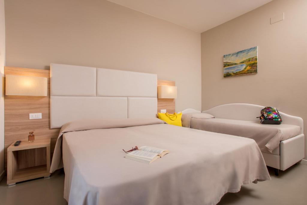 Postel nebo postele na pokoji v ubytování Hotel Maioli - Colazione XXL fino alle 12