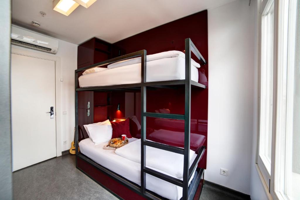 Postel nebo postele na pokoji v ubytování Wabi Hostels