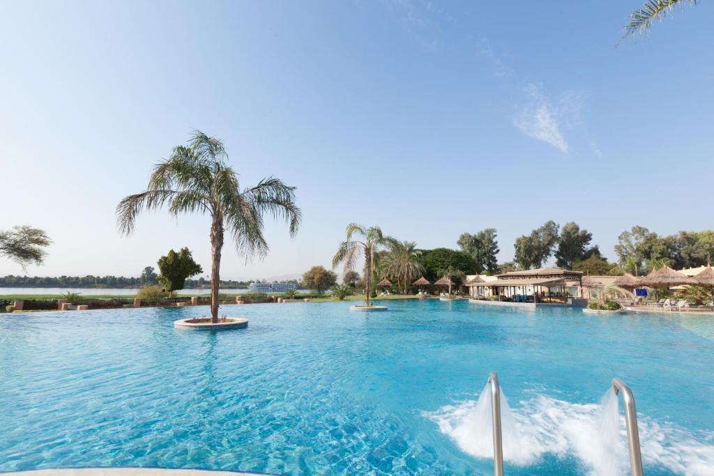 A piscina localizada em Jolie Ville Hotel & Spa Kings Island Luxor ou nos arredores