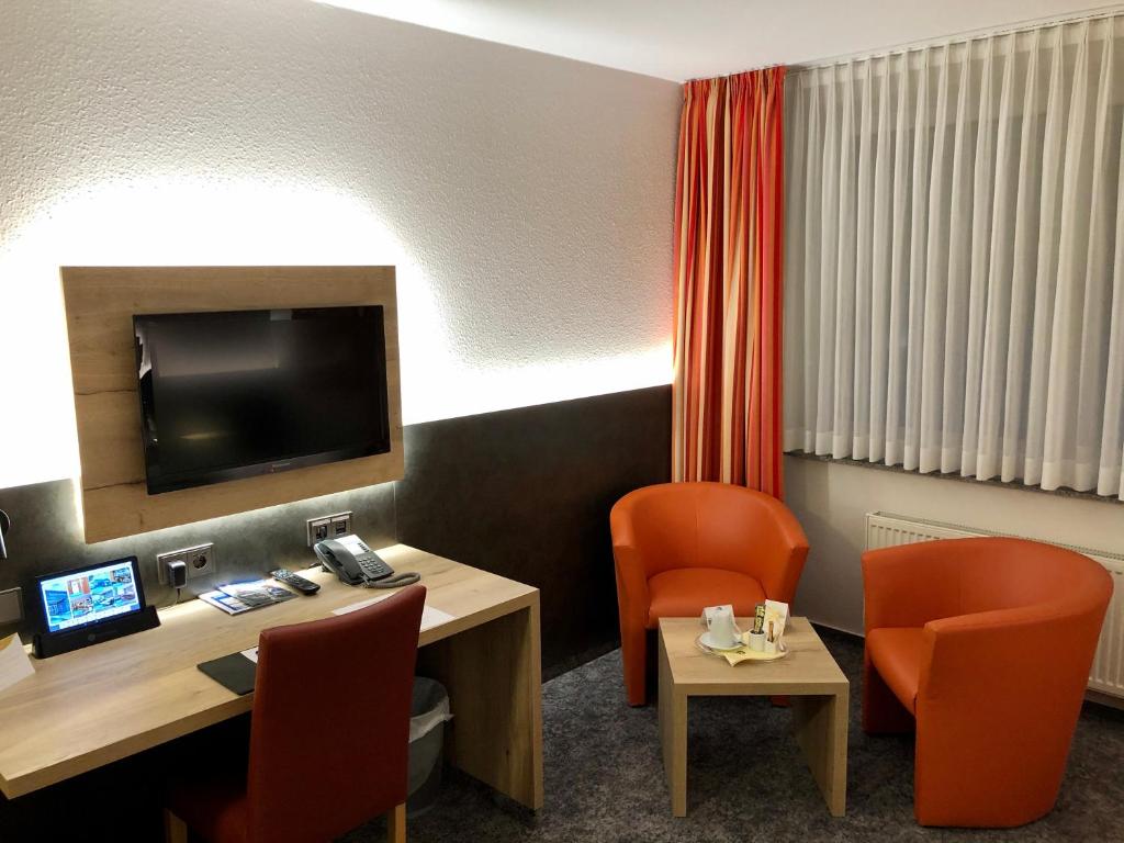TV a/nebo společenská místnost v ubytování Hotel Merkur