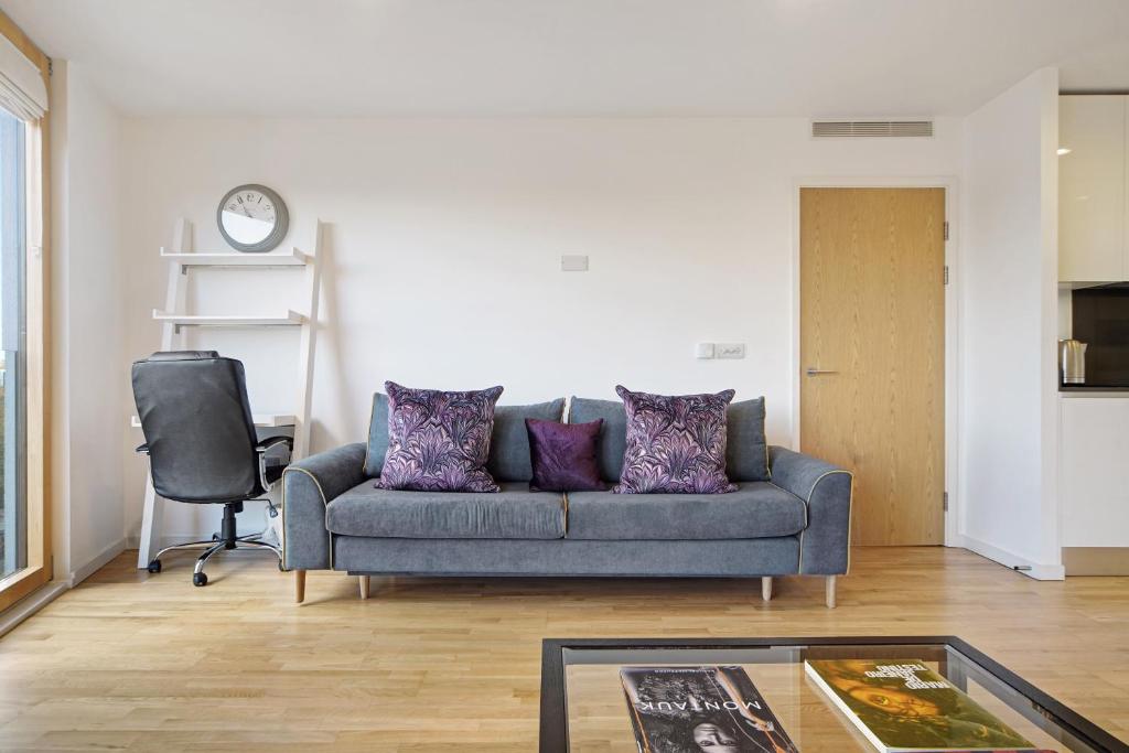 Posezení v ubytování 1 Bedroom Stylish Apartment near Regents Park FREE WIFI & AIRCON by City Stay Aparts London