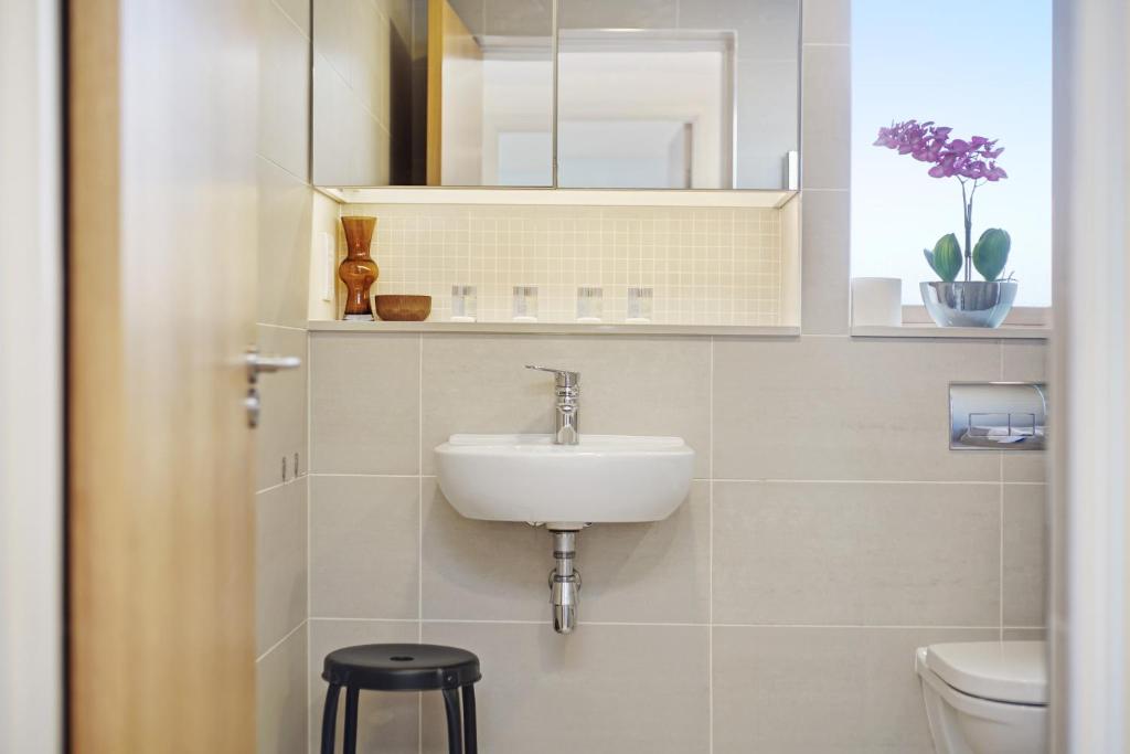 Koupelna v ubytování 1 Bedroom Stylish Apartment near Regents Park FREE WIFI & AIRCON by City Stay Aparts London