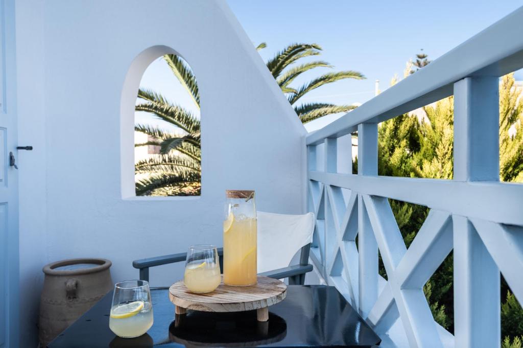 Balkón nebo terasa v ubytování Santorini Kastelli Resort