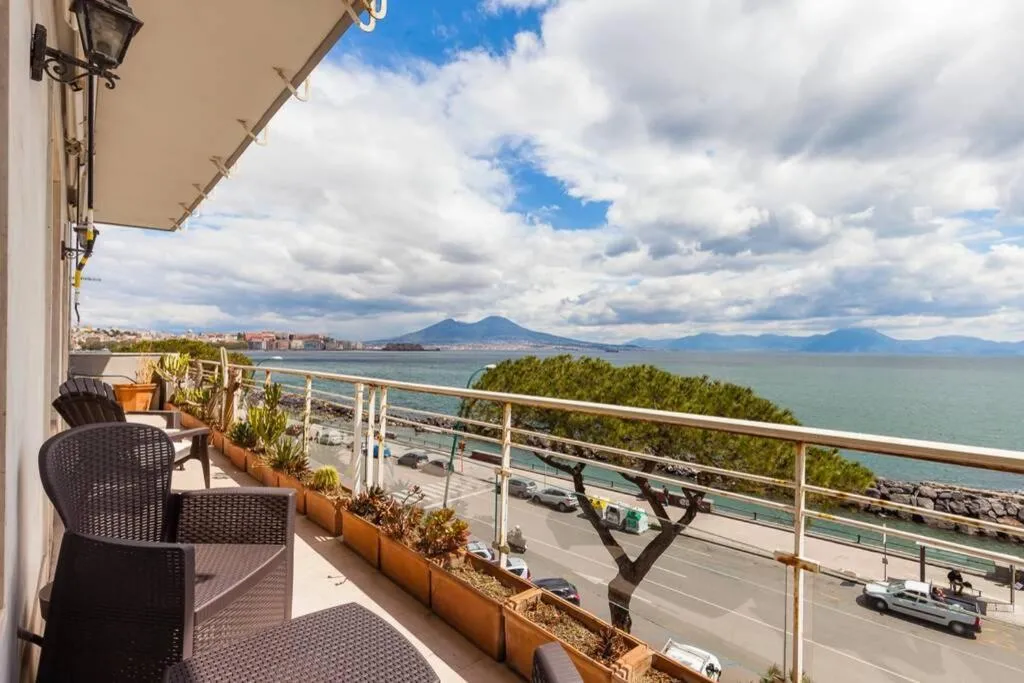 Mergellina Luxury By Dimorra, Arzano, Italy