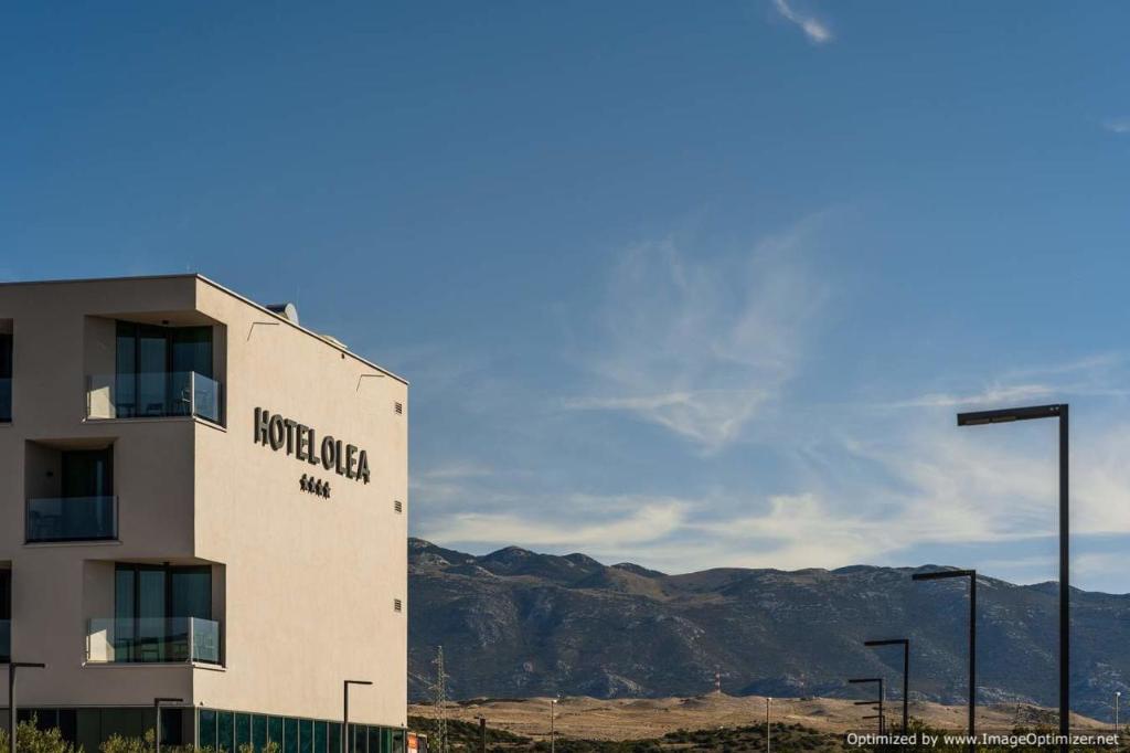Nespecifikovaný výhled na hory nebo výhled na hory při pohledu z hotelu
