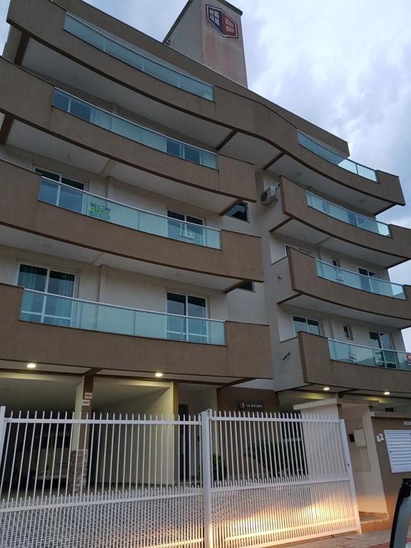  Bombinhas SC 200 metros da Praia