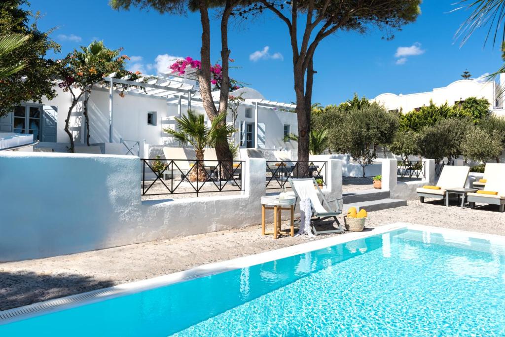 Bazén v ubytování Santorini Kastelli Resort nebo v jeho okolí