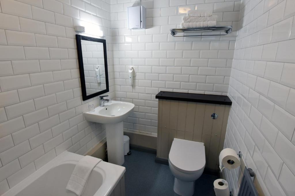 Oaklands by Greene King Inns - Resim 23