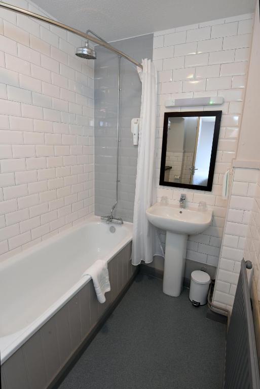 Oaklands by Greene King Inns - Resim 20