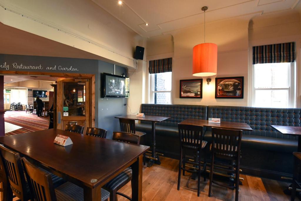 Oaklands by Greene King Inns - Resim 33