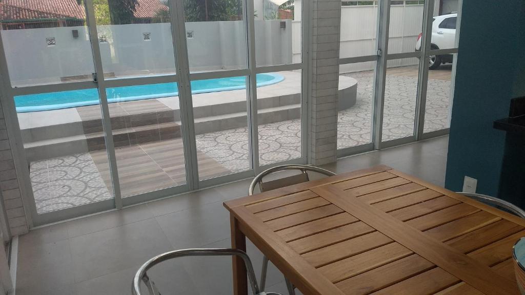  Casa com piscina