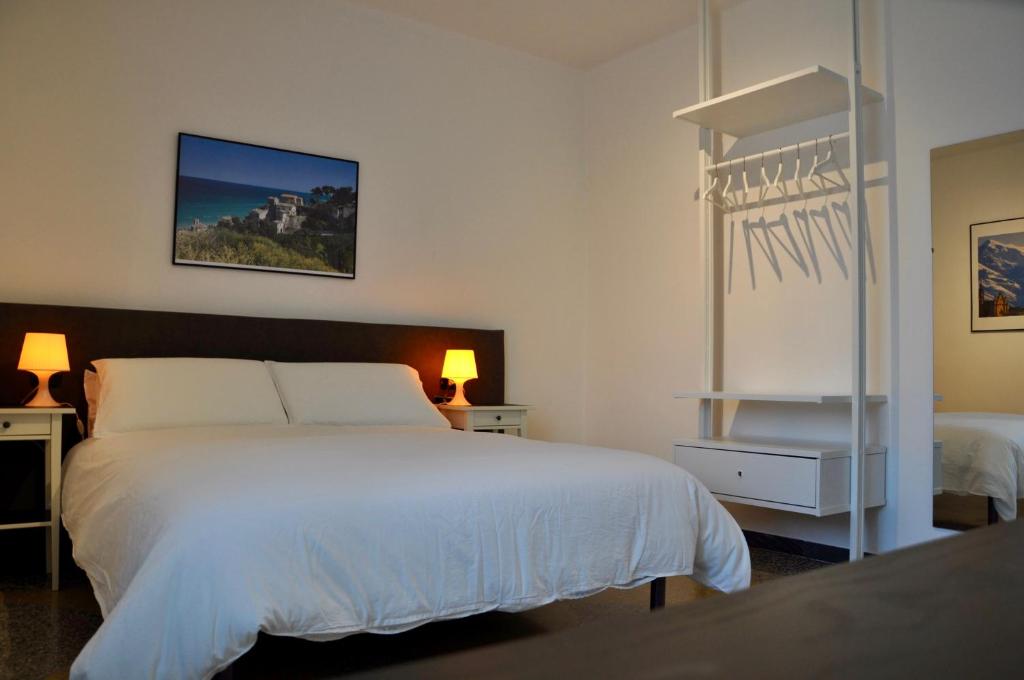 A bed or beds in a room at LoLè Apartment - Ancona