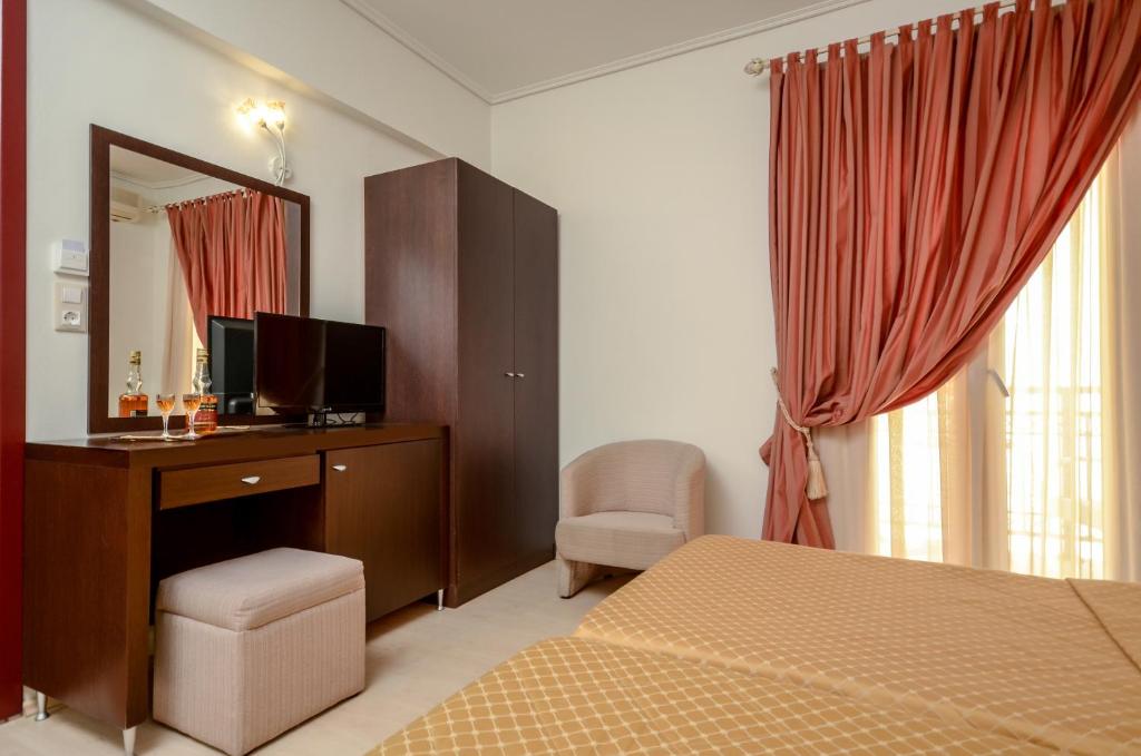 TV a/nebo společenská místnost v ubytování Aeolis Boutique Hotel