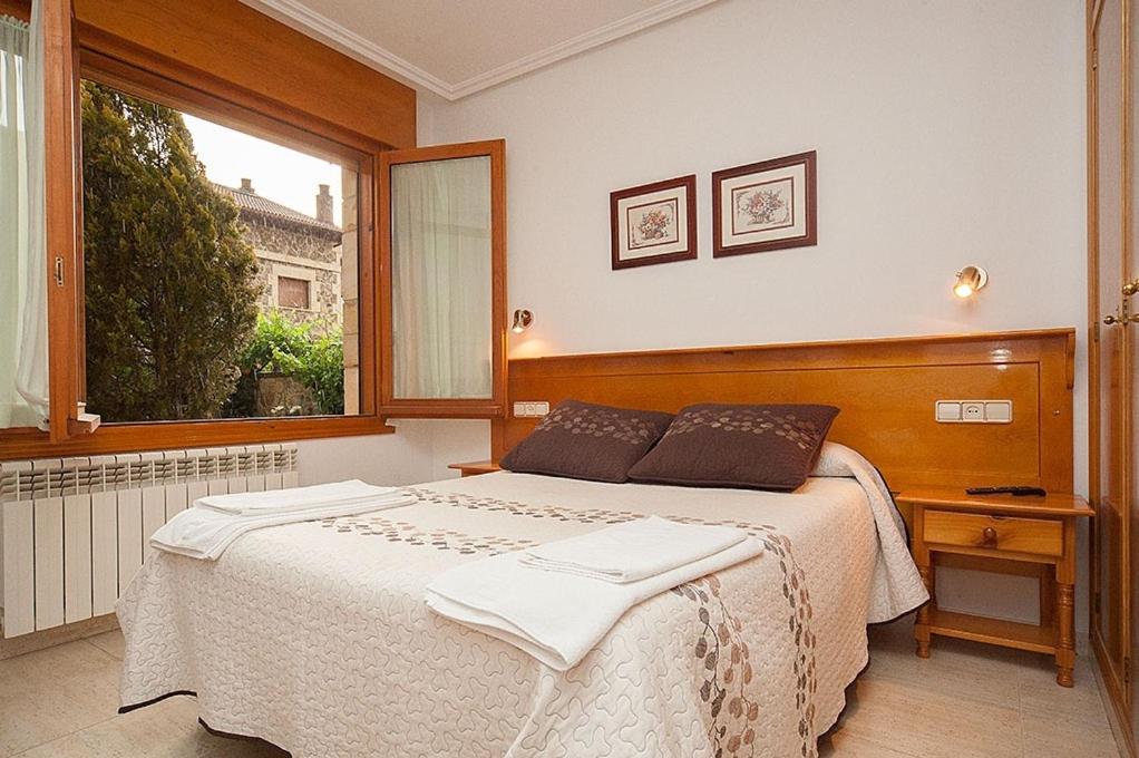 Posteľ alebo postele v izbe v ubytovaní Hostal Vinuesa