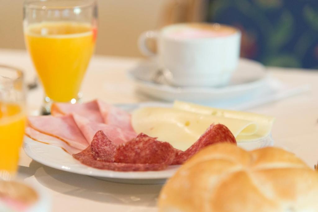 Možnosti raňajok pre hostí v ubytovaní Alpenhotel Weitlanbrunn