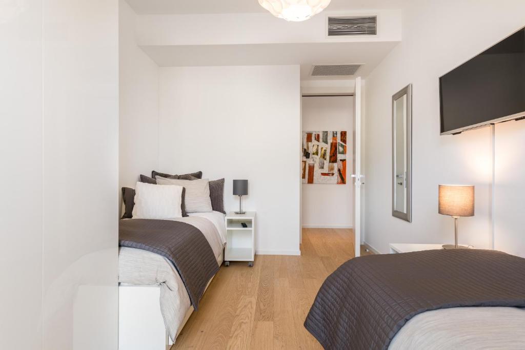 Posteľ alebo postele v izbe v ubytovaní The Majestic Bel Etage Upscale Apartment with Pool