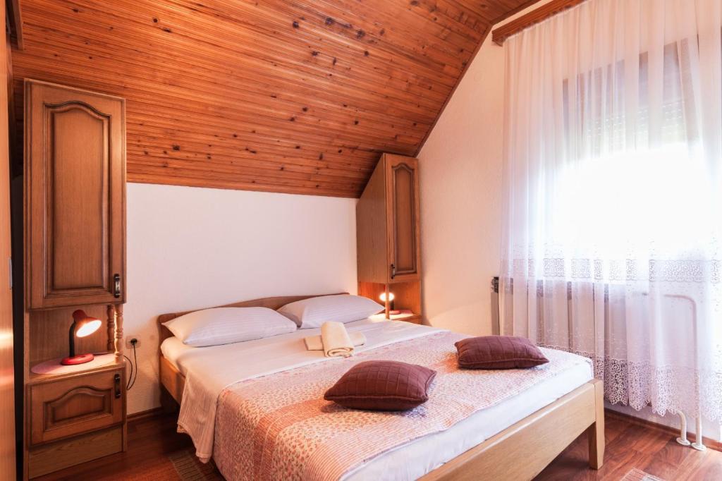 Postel nebo postele na pokoji v ubytování Plitvice House Milan