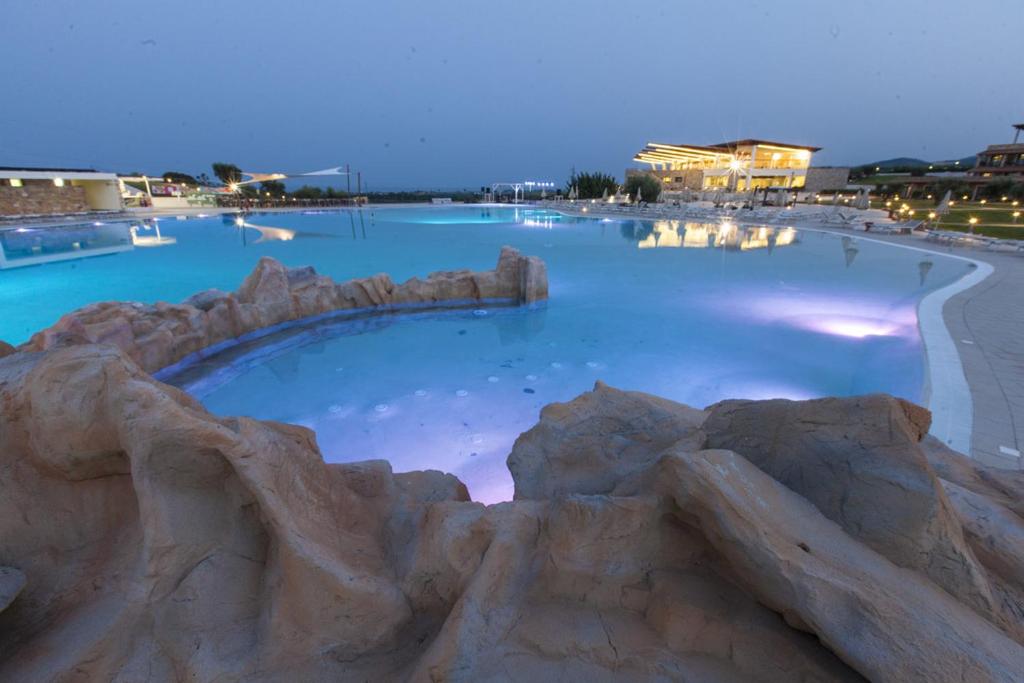 Bazén v ubytování Eco Resort Dei Siriti nebo v jeho okolí