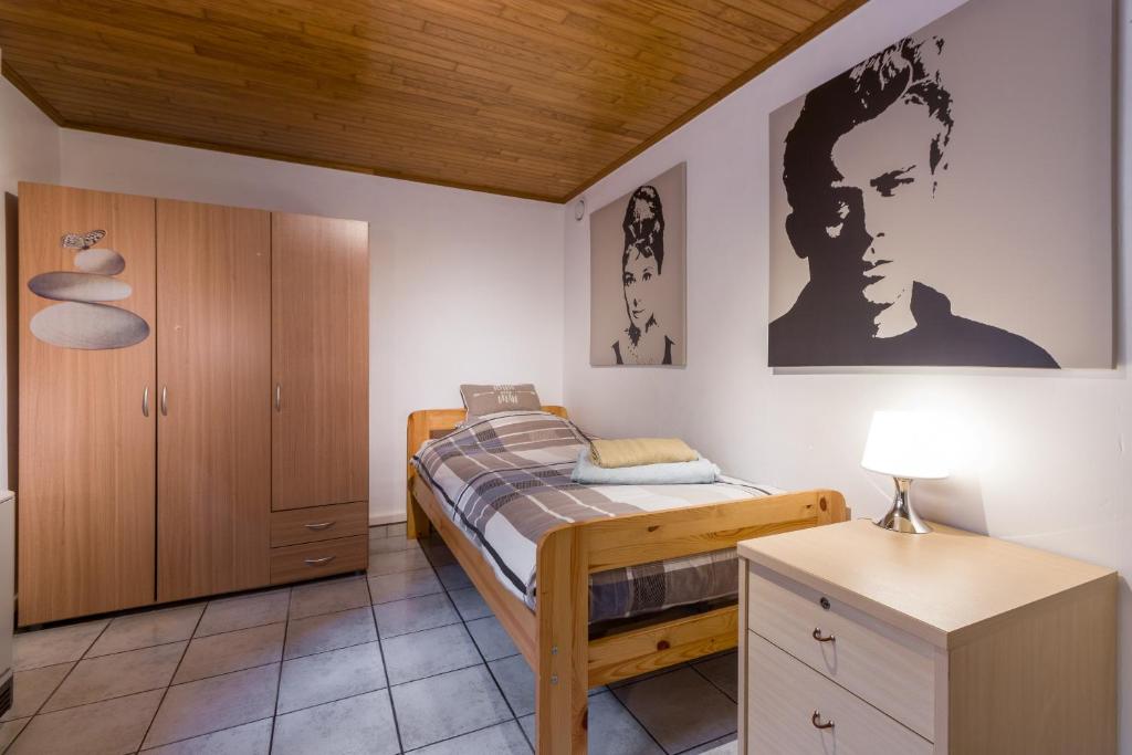 Postel nebo postele na pokoji v ubytování Homestay Gent-Merelbeke self check-in service