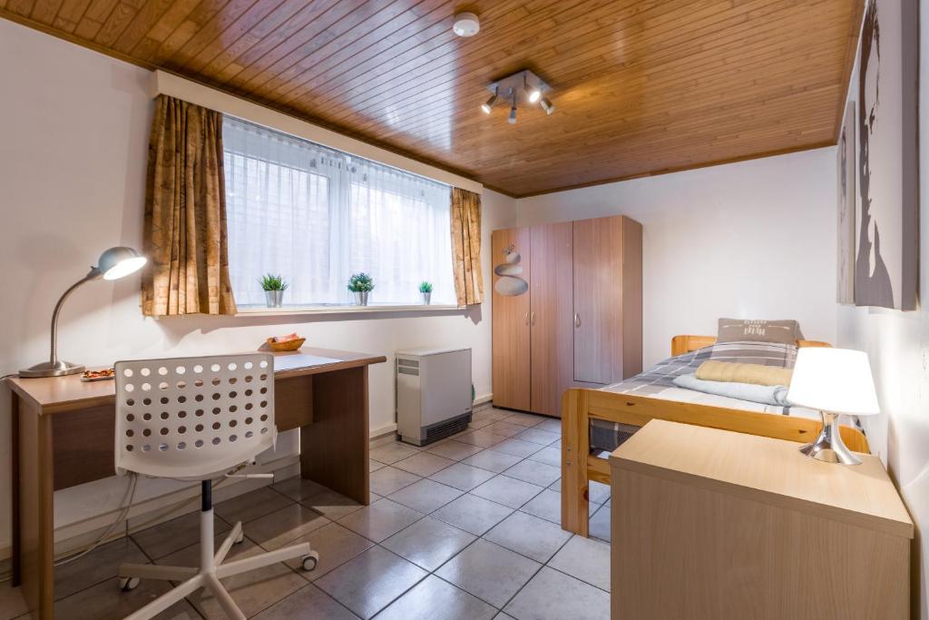 Postel nebo postele na pokoji v ubytování Homestay Gent-Merelbeke self check-in service
