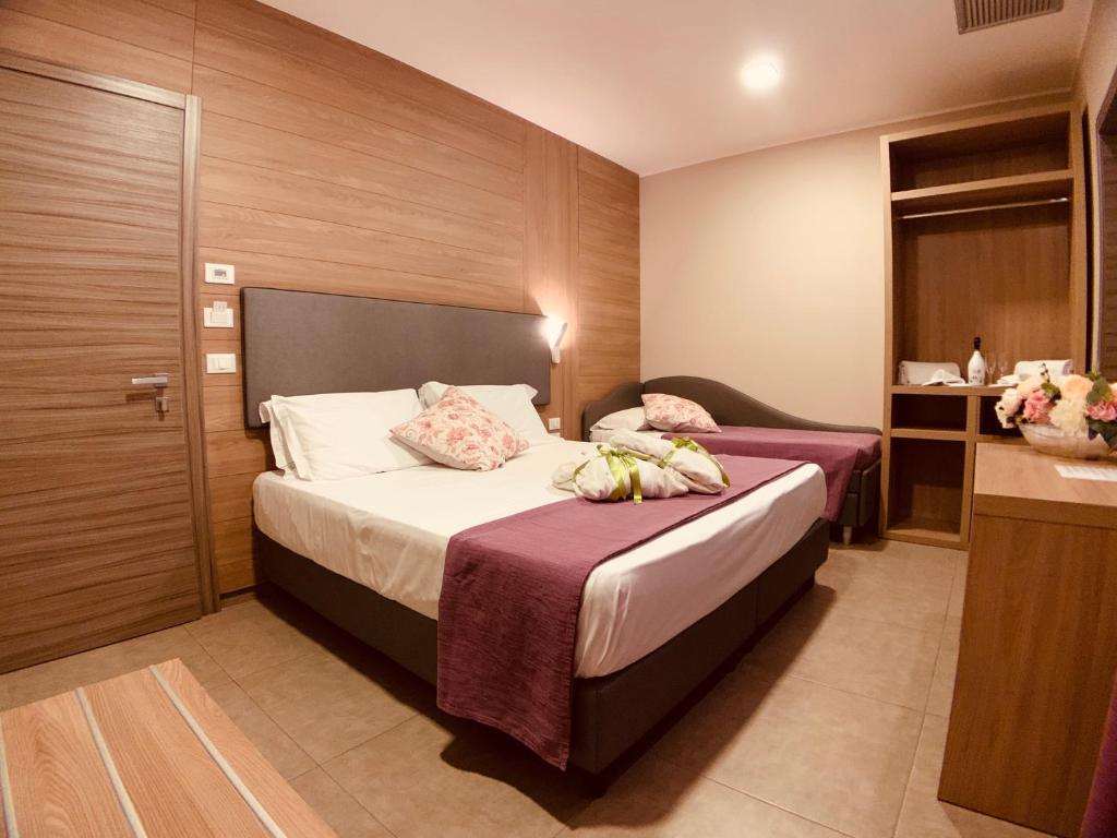 Postel nebo postele na pokoji v ubytování Hotel Smeraldo