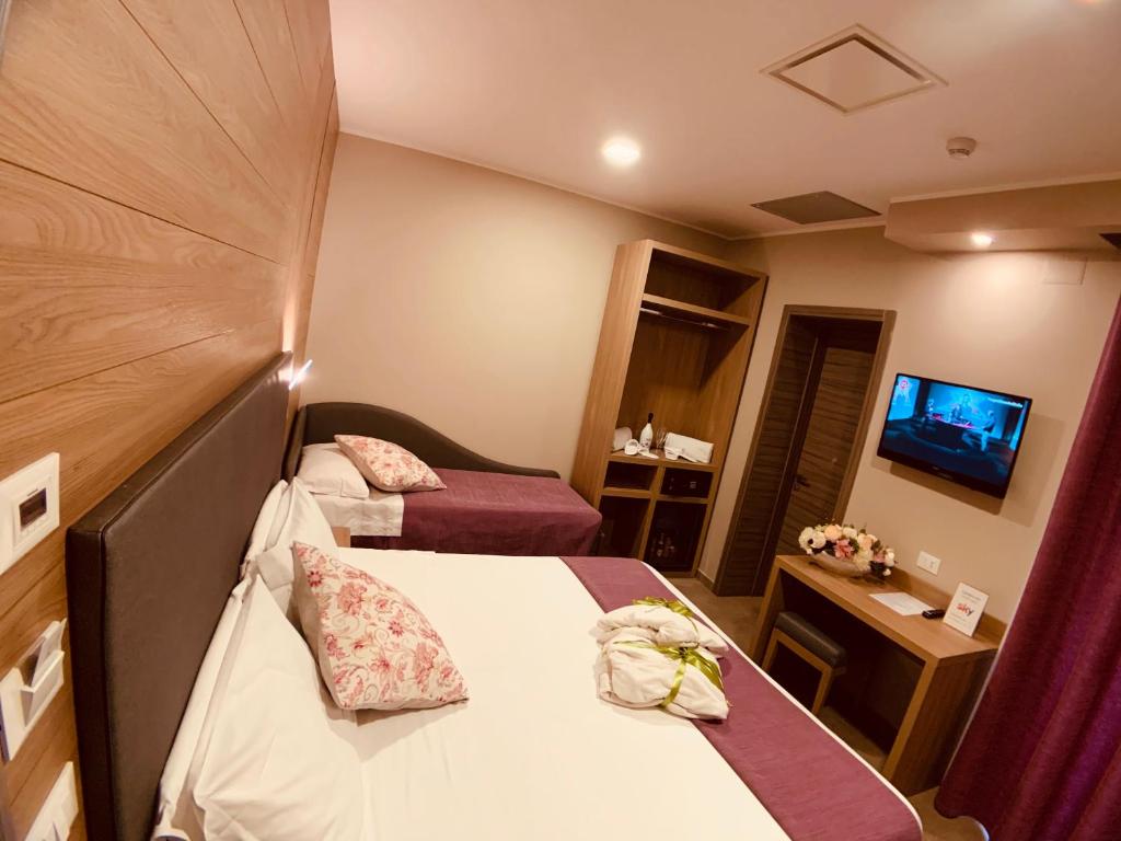 Postel nebo postele na pokoji v ubytování Hotel Smeraldo