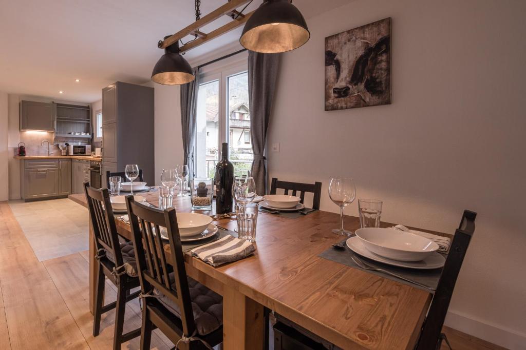 a dining room with a wooden table and chairs at 2 Bedroom Mountain View Apartment Interlaken in Interlaken