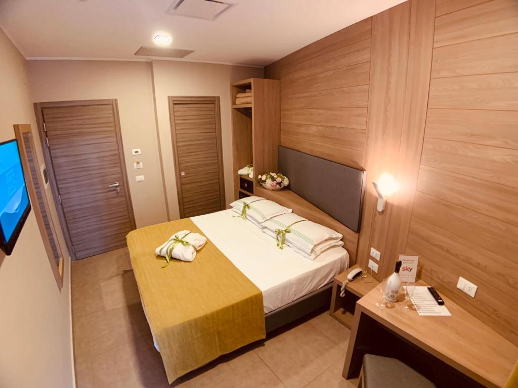 Postel nebo postele na pokoji v ubytování Hotel Smeraldo