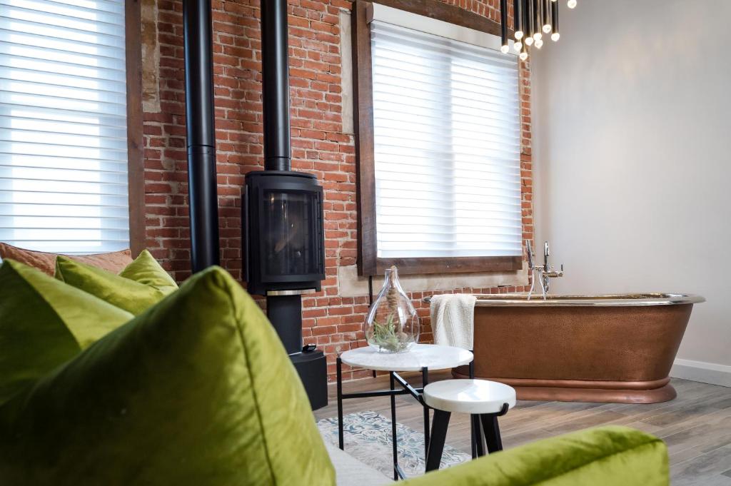 Posezení v ubytování 48 King West Boutique Hotel