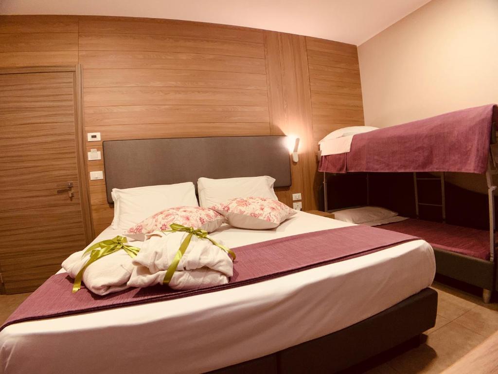 Postel nebo postele na pokoji v ubytování Hotel Smeraldo